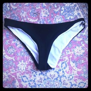 Black low rise bikini bottoms 🖤